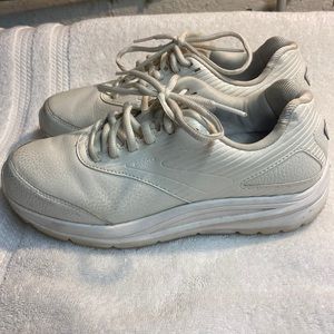 Brooks Addiction Walking Sneakers